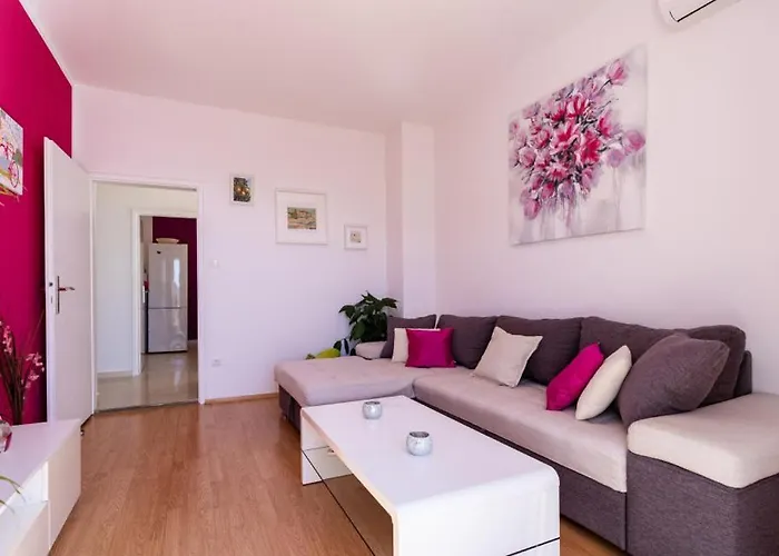 Marita By Guide Apartman *